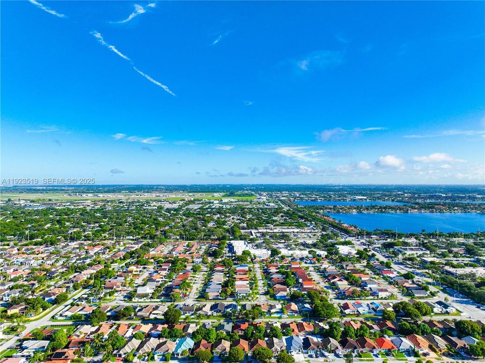 На продажу: $649,900 (5 спален, 3 ванн, 1935 Квадратных фут)