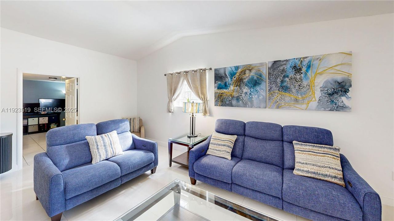 На продажу: $649,900 (5 спален, 3 ванн, 1935 Квадратных фут)