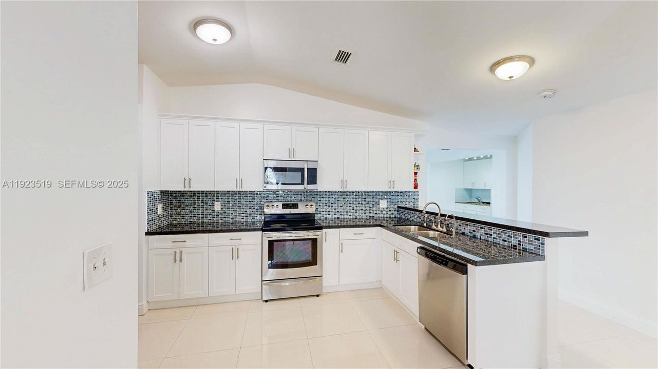 На продажу: $649,900 (5 спален, 3 ванн, 1935 Квадратных фут)