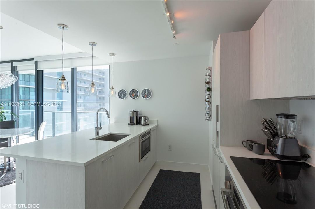 Active With Contract: $6,500 (3 beds, 2 baths, 1250 Square Feet)