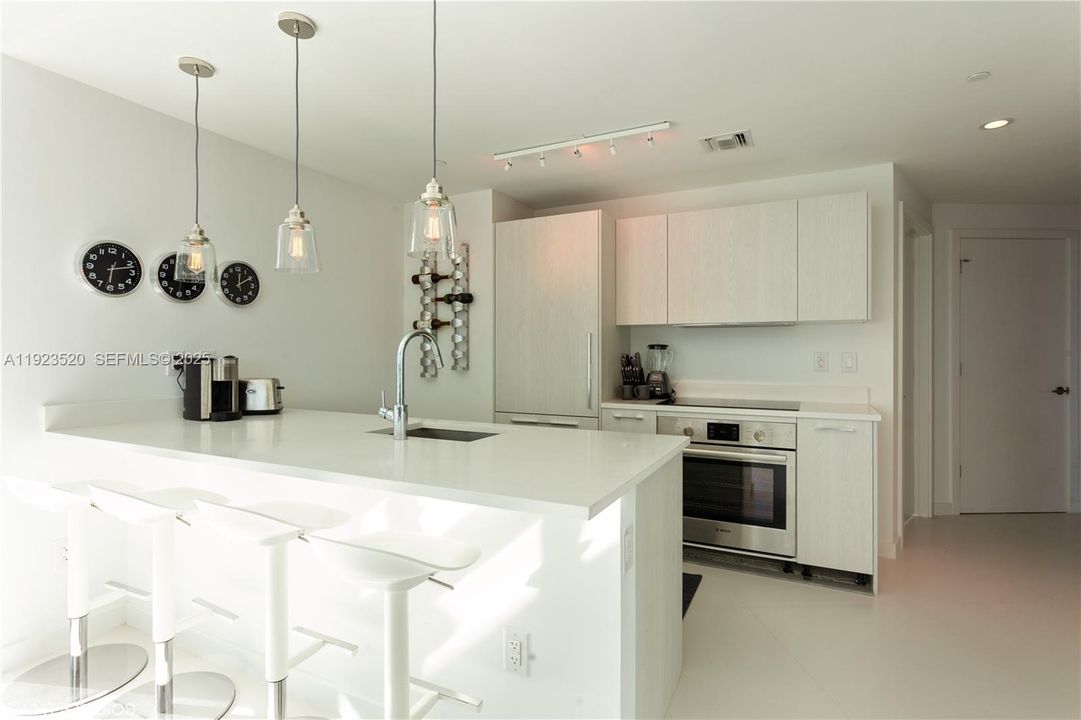 Active With Contract: $6,500 (3 beds, 2 baths, 1250 Square Feet)