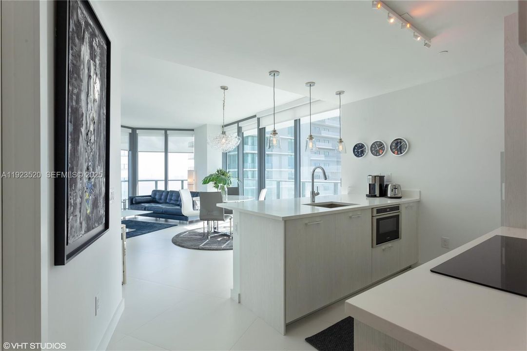 Active With Contract: $6,500 (3 beds, 2 baths, 1250 Square Feet)