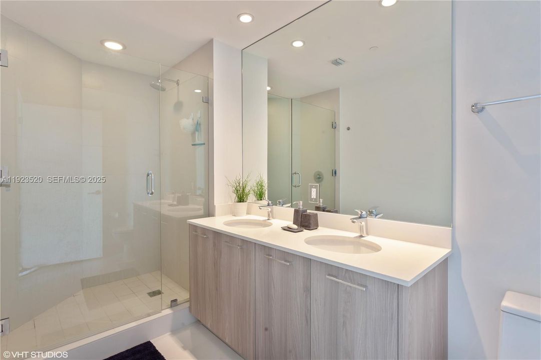 Active With Contract: $6,500 (3 beds, 2 baths, 1250 Square Feet)