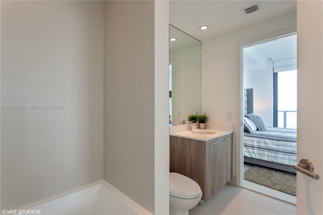 Active With Contract: $6,500 (3 beds, 2 baths, 1250 Square Feet)