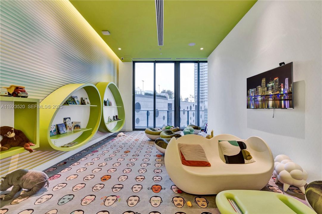 Active With Contract: $6,500 (3 beds, 2 baths, 1250 Square Feet)