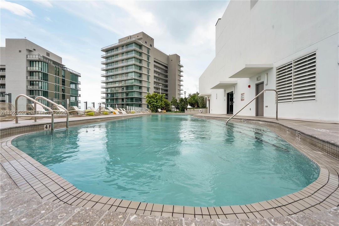 Active With Contract: $6,500 (3 beds, 2 baths, 1250 Square Feet)