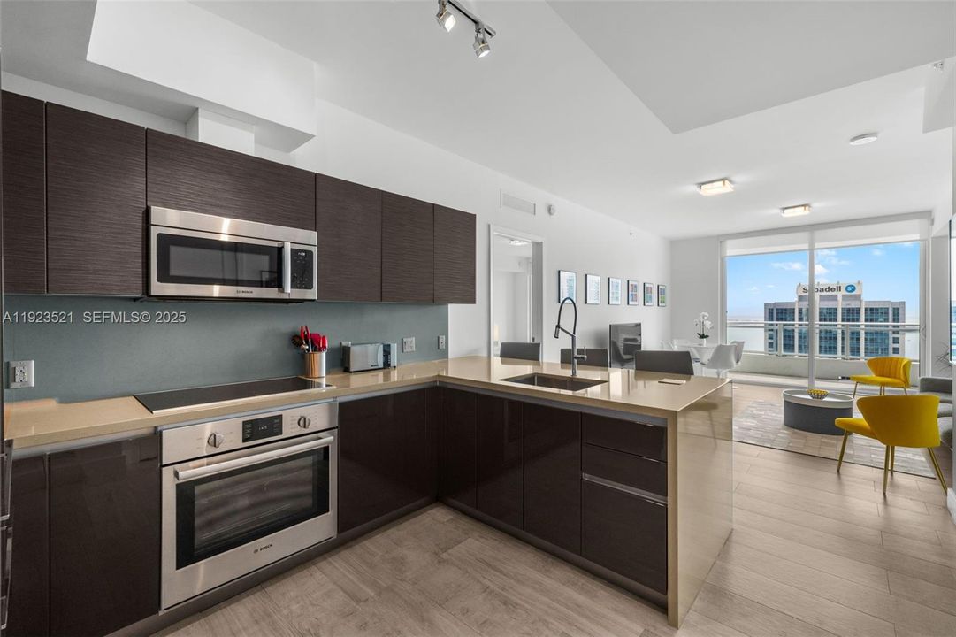 For Sale: $639,000 (1 beds, 1 baths, 830 Square Feet)