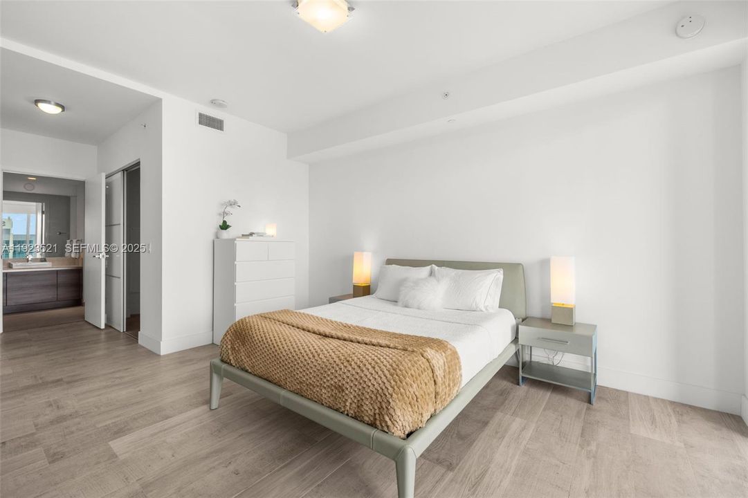 For Sale: $639,000 (1 beds, 1 baths, 830 Square Feet)