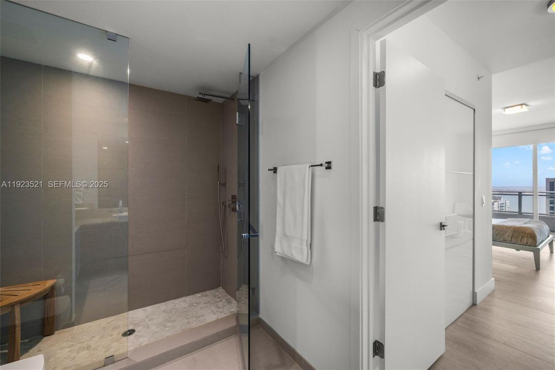 For Sale: $639,000 (1 beds, 1 baths, 830 Square Feet)