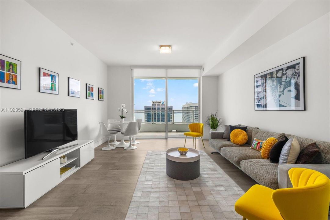 For Sale: $639,000 (1 beds, 1 baths, 830 Square Feet)