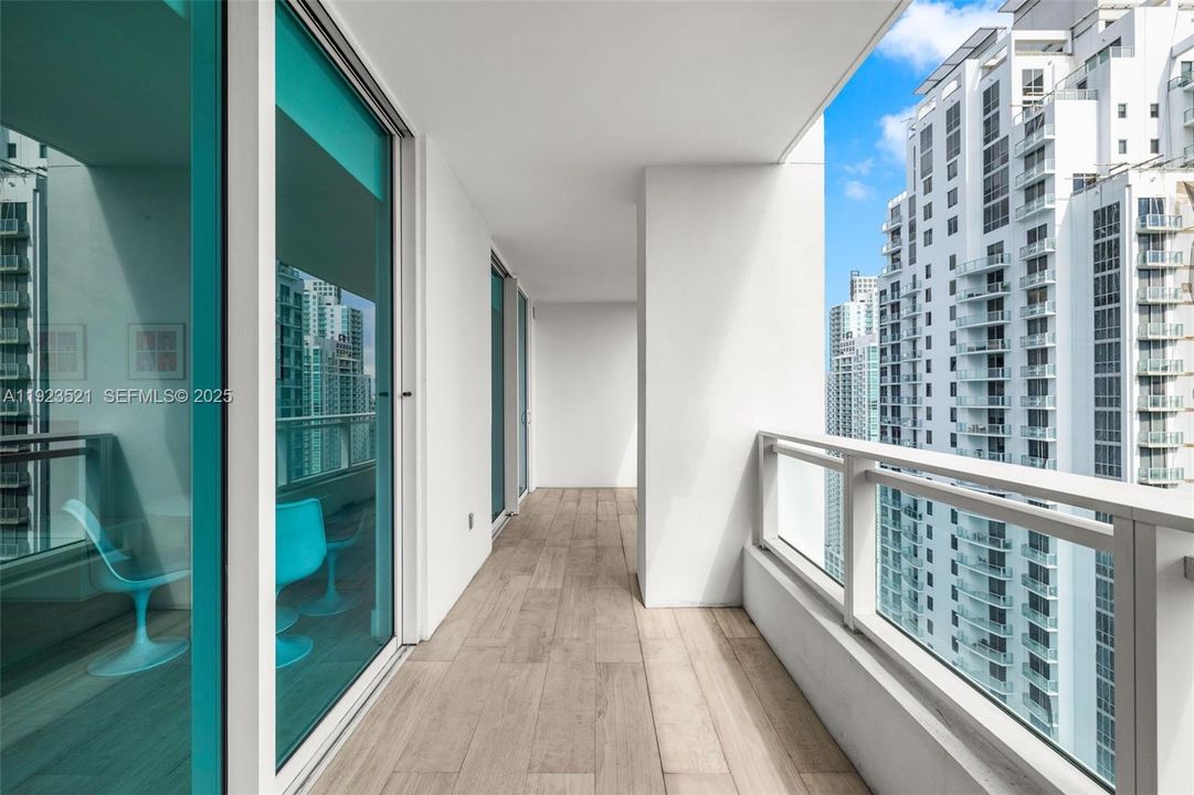 For Sale: $639,000 (1 beds, 1 baths, 830 Square Feet)