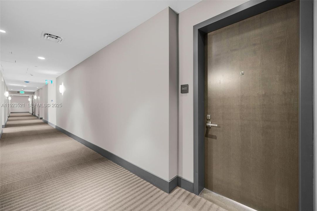 For Sale: $639,000 (1 beds, 1 baths, 830 Square Feet)