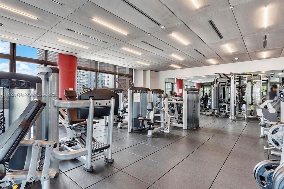 For Sale: $639,000 (1 beds, 1 baths, 830 Square Feet)