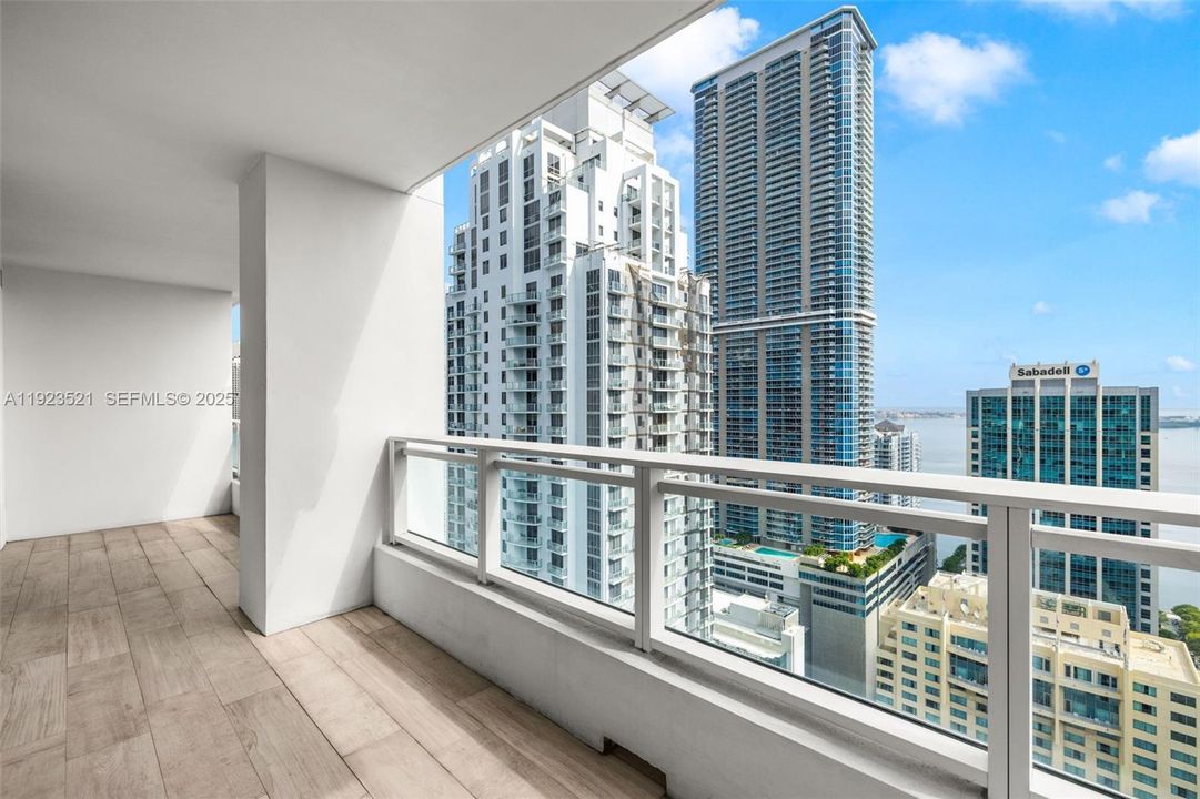 For Sale: $639,000 (1 beds, 1 baths, 830 Square Feet)