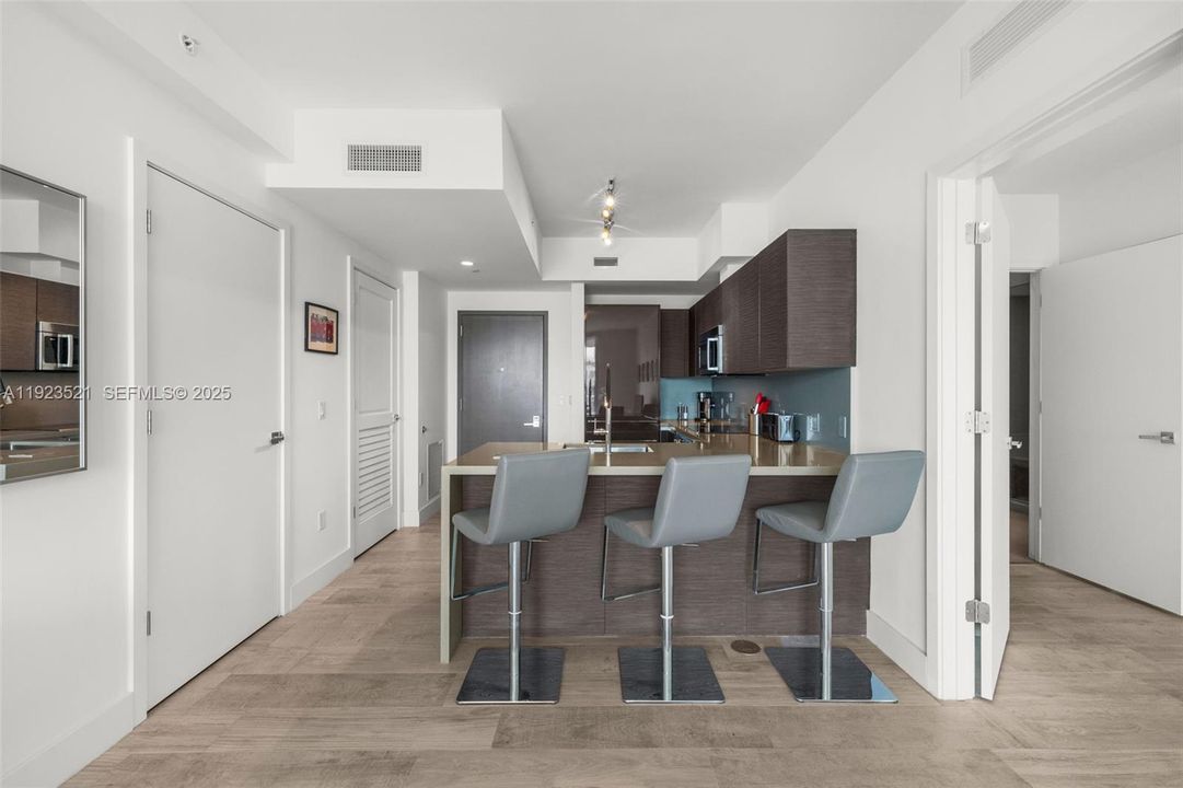 For Sale: $639,000 (1 beds, 1 baths, 830 Square Feet)