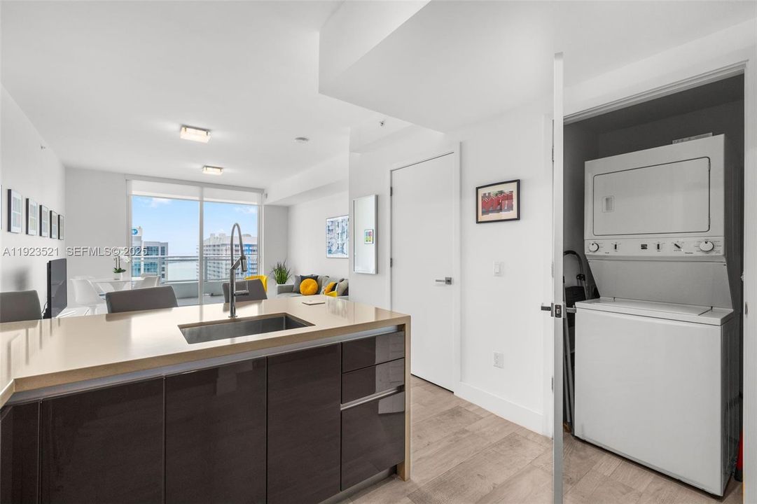 For Sale: $639,000 (1 beds, 1 baths, 830 Square Feet)