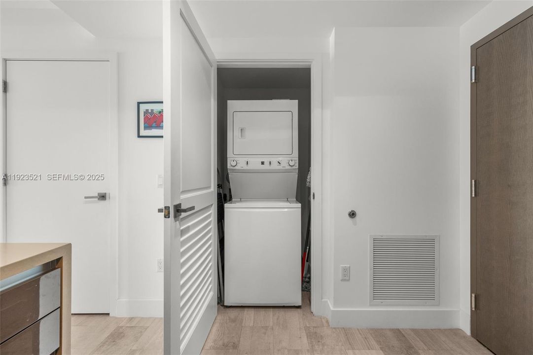 For Sale: $639,000 (1 beds, 1 baths, 830 Square Feet)