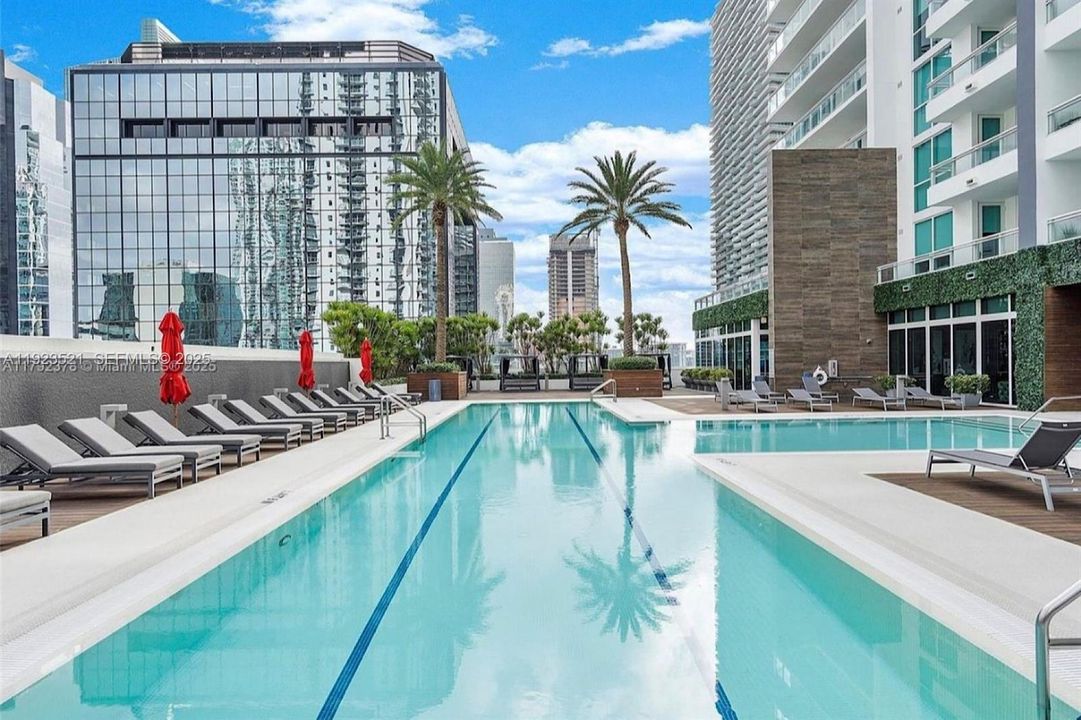 For Sale: $639,000 (1 beds, 1 baths, 830 Square Feet)