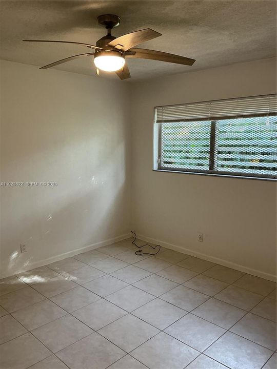 For Sale: $159,900 (1 beds, 1 baths, 580 Square Feet)