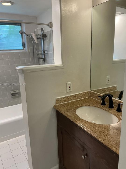 For Sale: $159,900 (1 beds, 1 baths, 580 Square Feet)