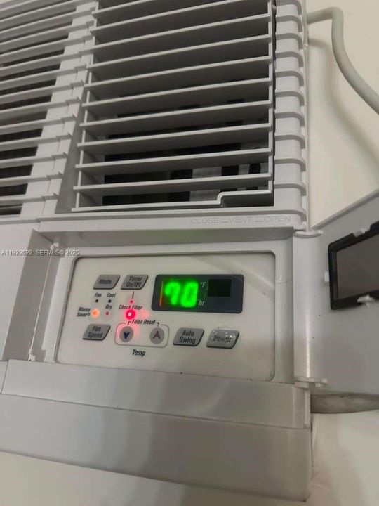 For Sale: $159,900 (1 beds, 1 baths, 580 Square Feet)