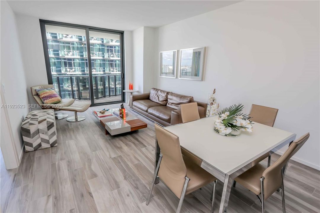 待售: $610,000 (1 贝兹, 2 浴室, 849 平方英尺)