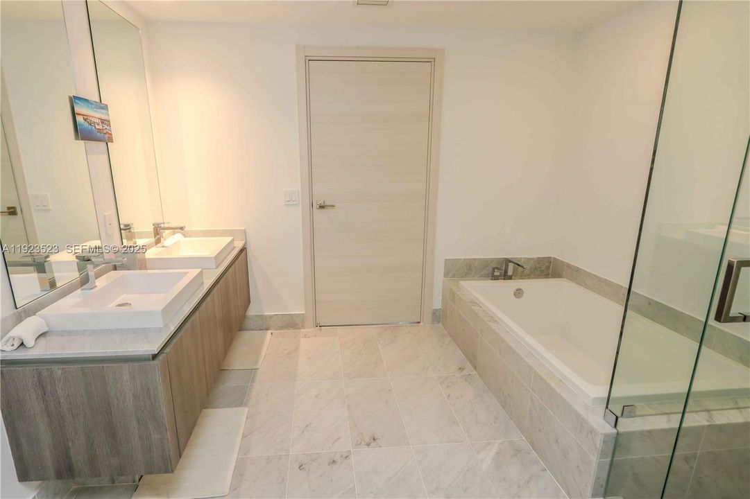 待售: $610,000 (1 贝兹, 2 浴室, 849 平方英尺)