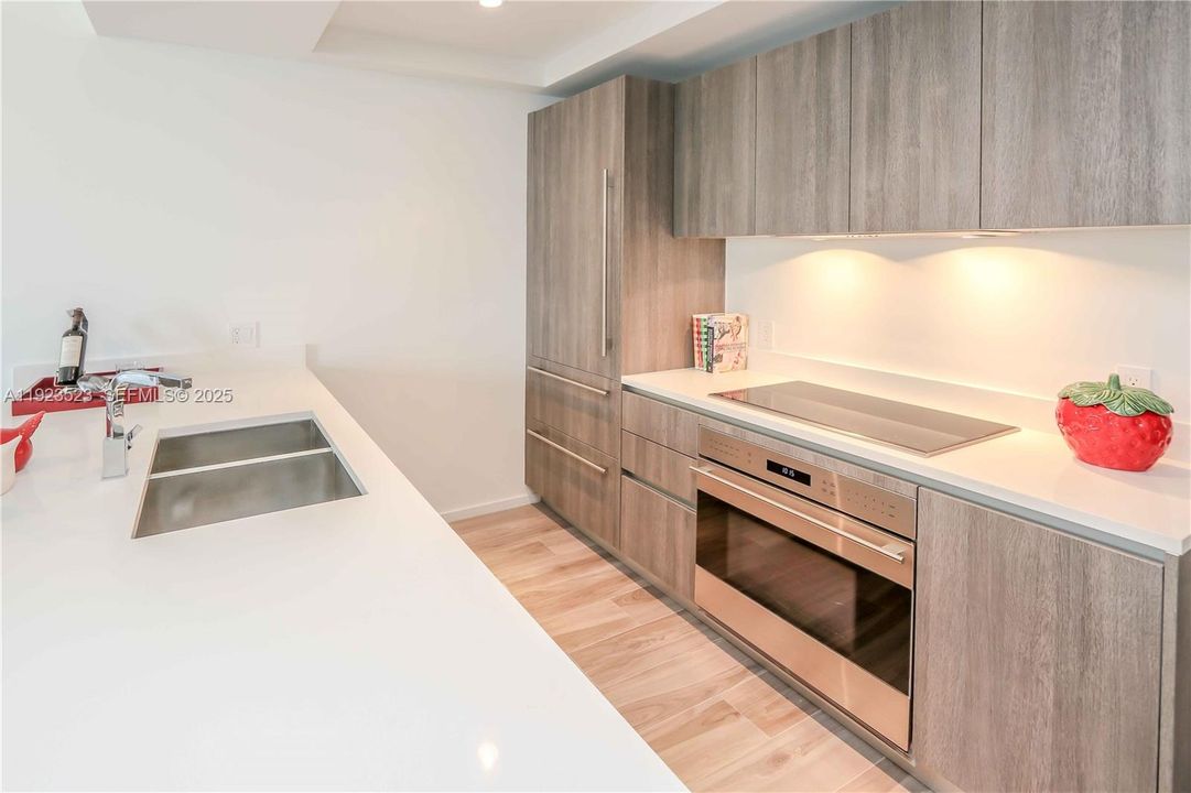 待售: $610,000 (1 贝兹, 2 浴室, 849 平方英尺)