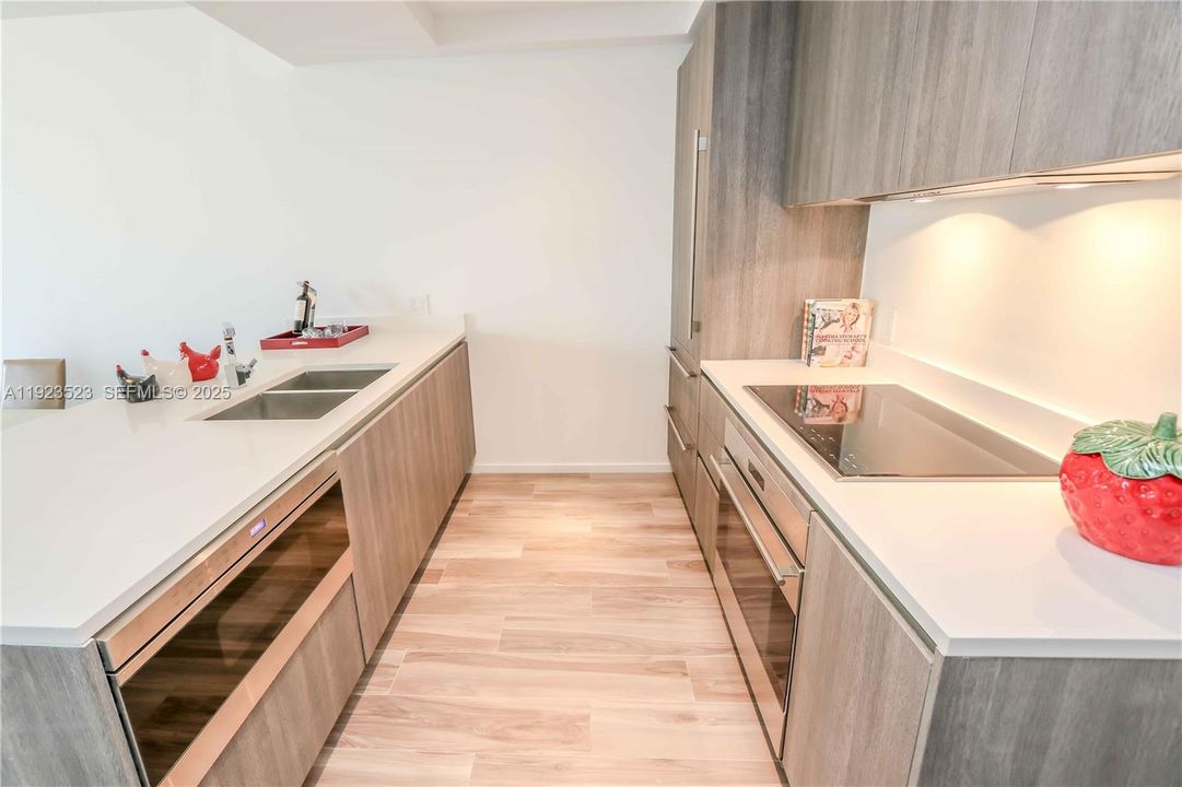 待售: $610,000 (1 贝兹, 2 浴室, 849 平方英尺)