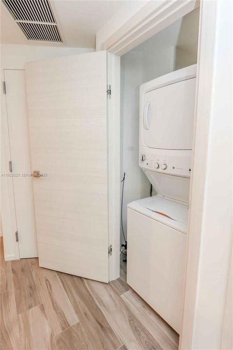 待售: $610,000 (1 贝兹, 2 浴室, 849 平方英尺)