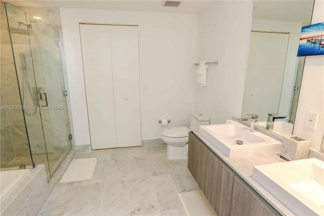 待售: $610,000 (1 贝兹, 2 浴室, 849 平方英尺)