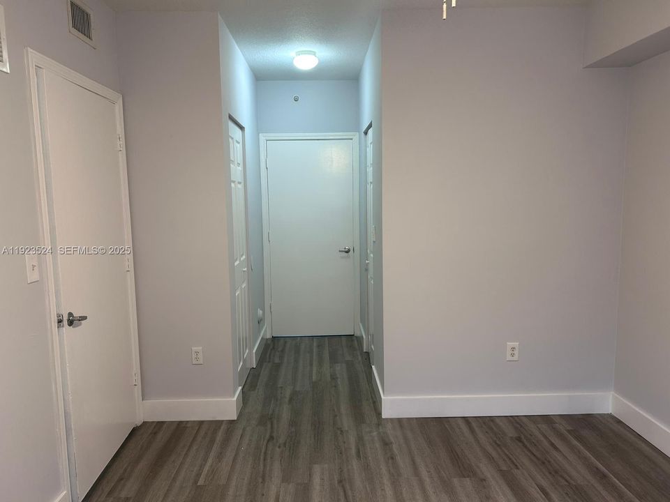 For Rent: $1,925 (2 beds, 2 baths, 809 Square Feet)
