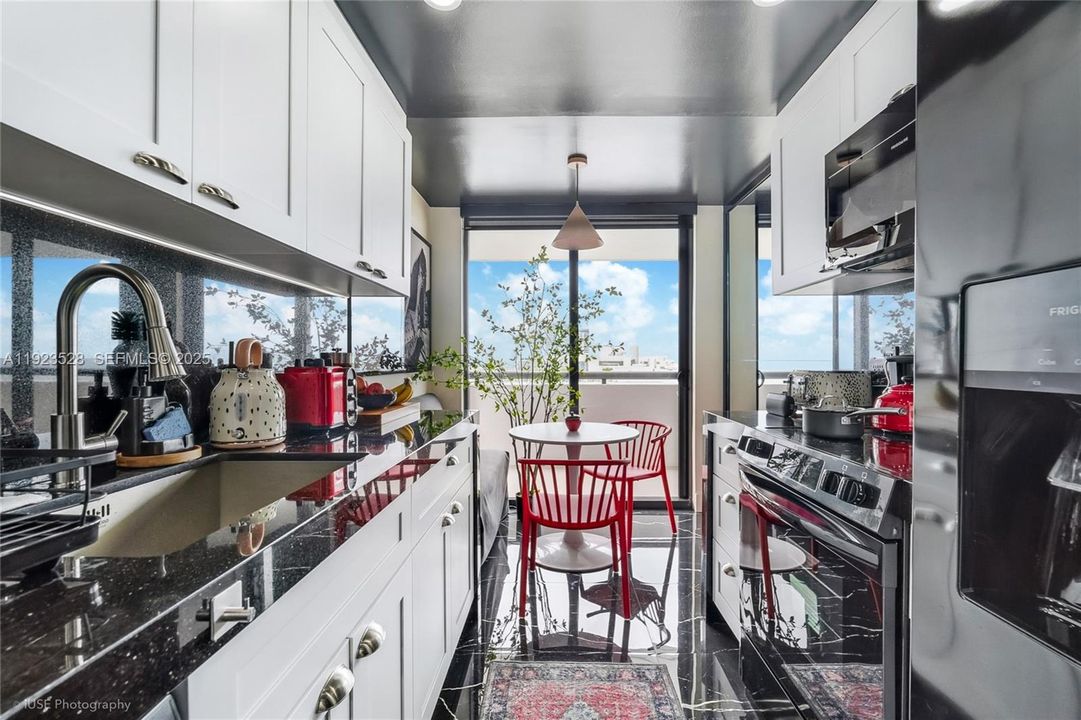 For Rent: $5,000 (1 beds, 1 baths, 798 Square Feet)