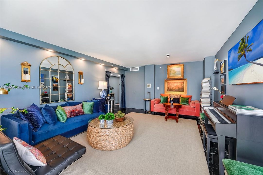 For Rent: $5,000 (1 beds, 1 baths, 798 Square Feet)