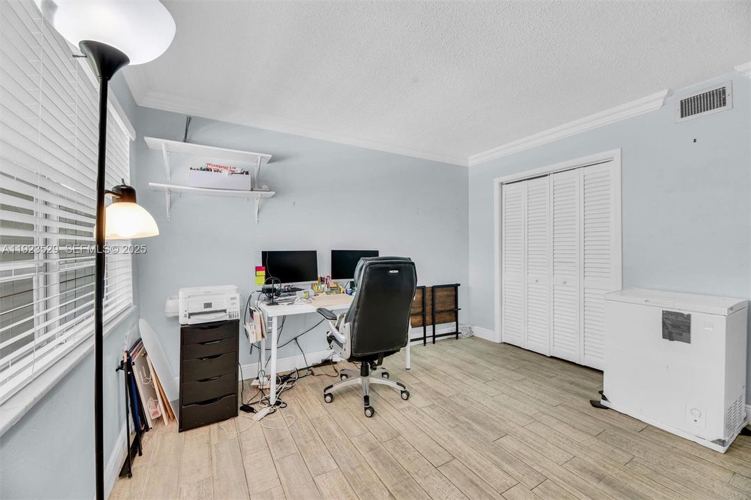 For Rent: $2,350 (2 beds, 2 baths, 800 Square Feet)