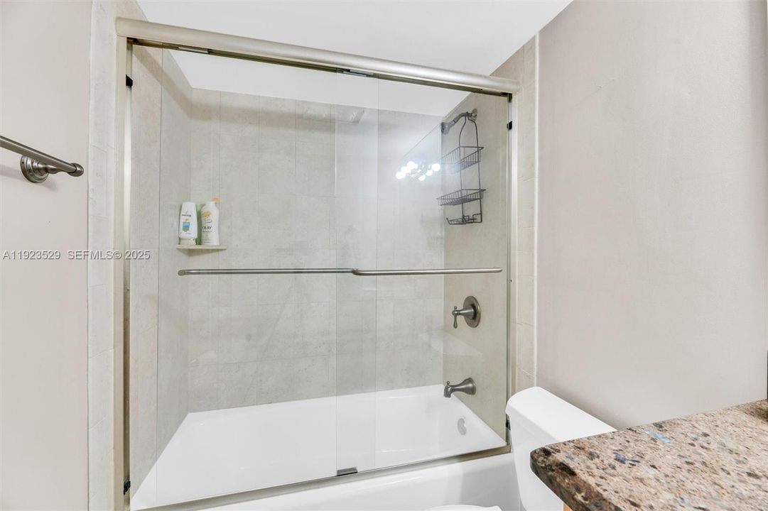 For Rent: $2,350 (2 beds, 2 baths, 800 Square Feet)