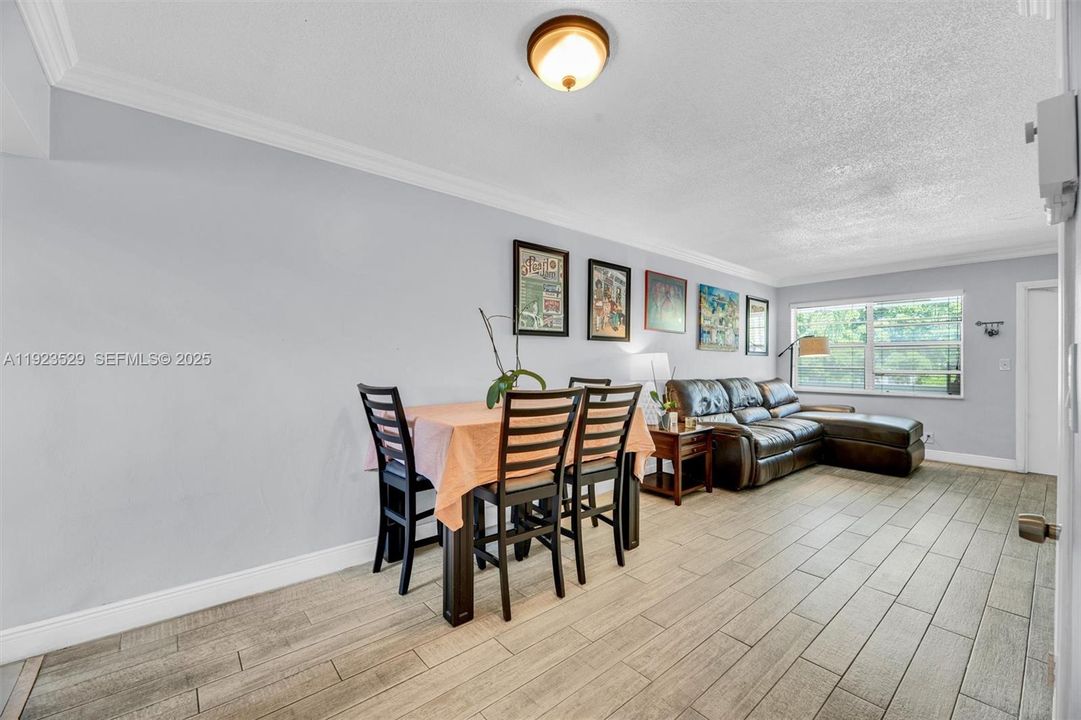 For Rent: $2,350 (2 beds, 2 baths, 800 Square Feet)