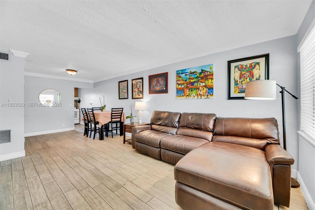 For Rent: $2,350 (2 beds, 2 baths, 800 Square Feet)