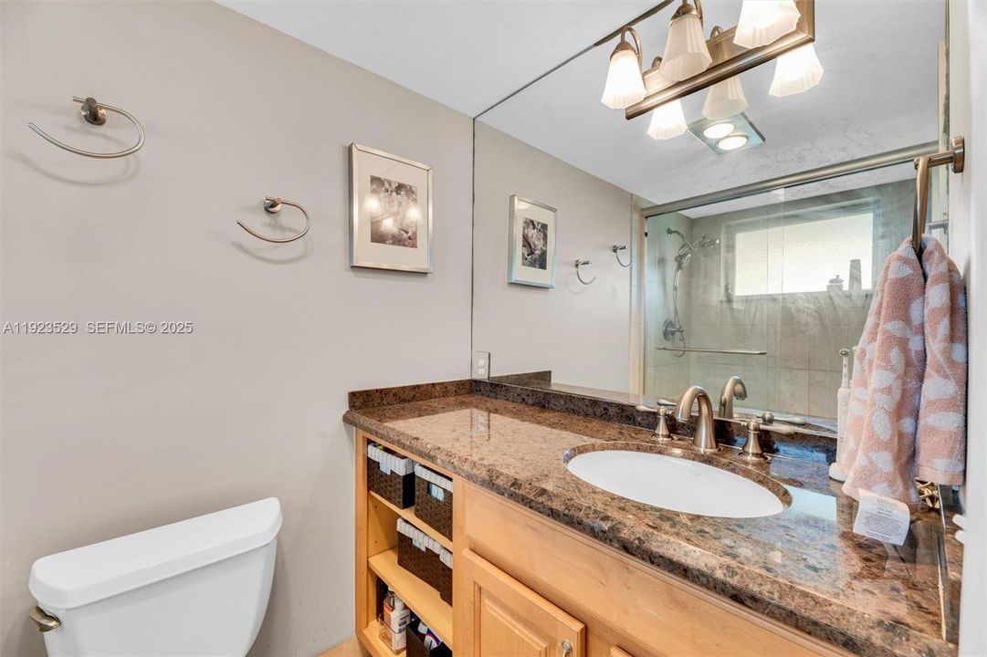 For Rent: $2,350 (2 beds, 2 baths, 800 Square Feet)