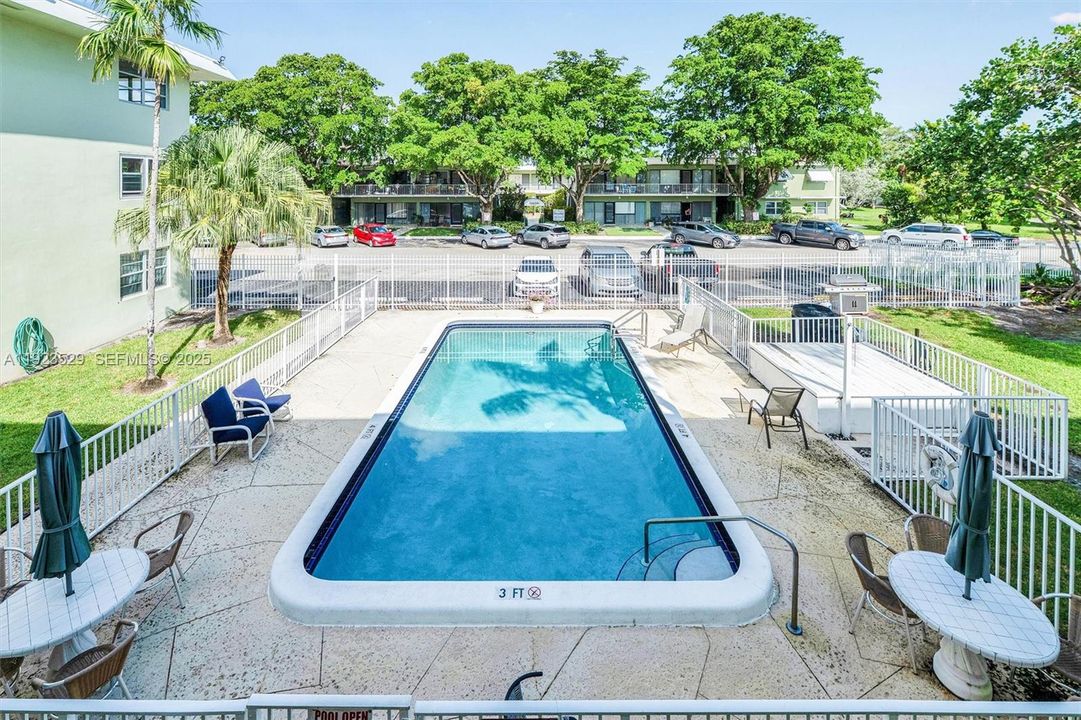 For Rent: $2,350 (2 beds, 2 baths, 800 Square Feet)