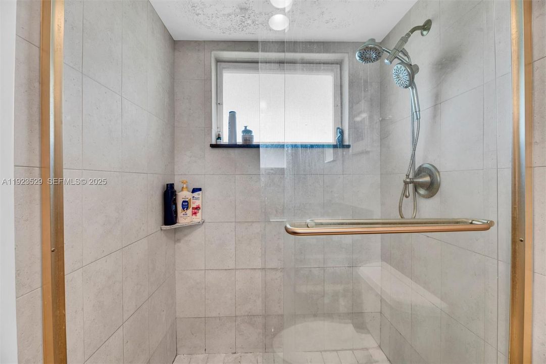 For Rent: $2,350 (2 beds, 2 baths, 800 Square Feet)