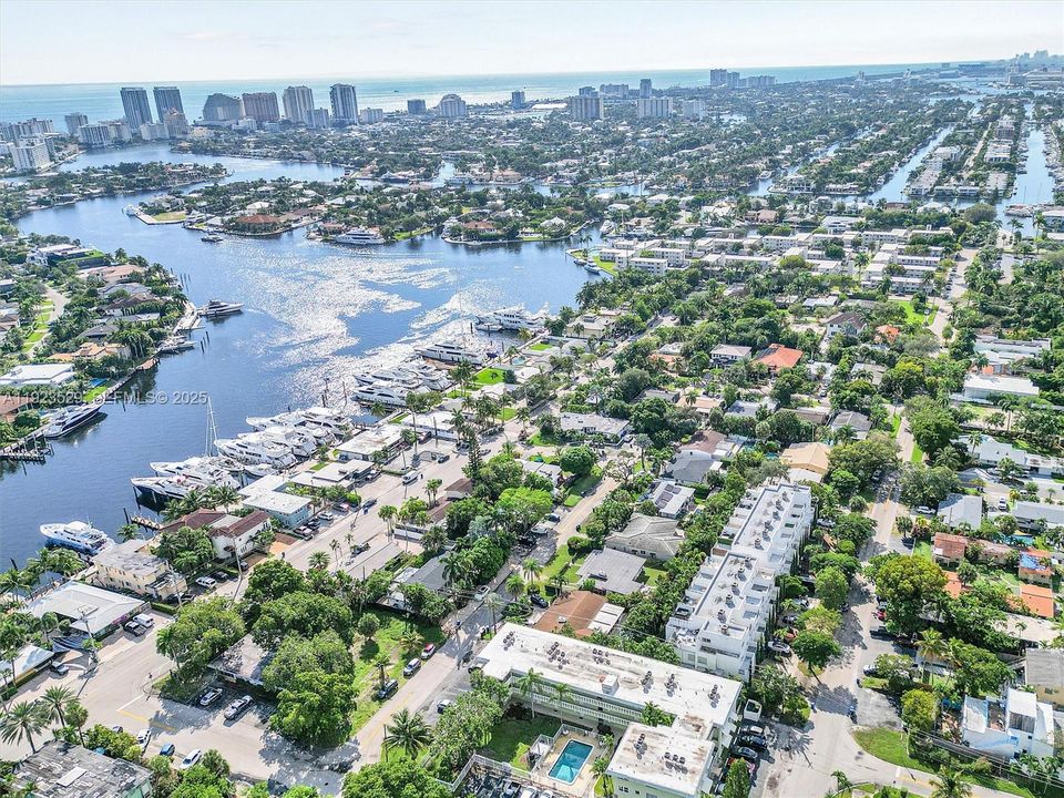 For Rent: $2,350 (2 beds, 2 baths, 800 Square Feet)