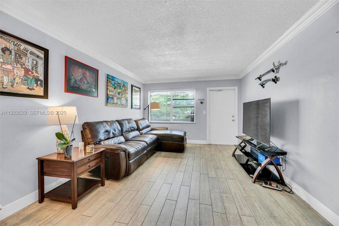 For Rent: $2,350 (2 beds, 2 baths, 800 Square Feet)