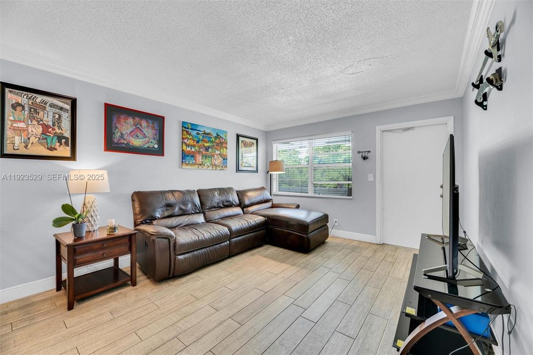 For Rent: $2,350 (2 beds, 2 baths, 800 Square Feet)