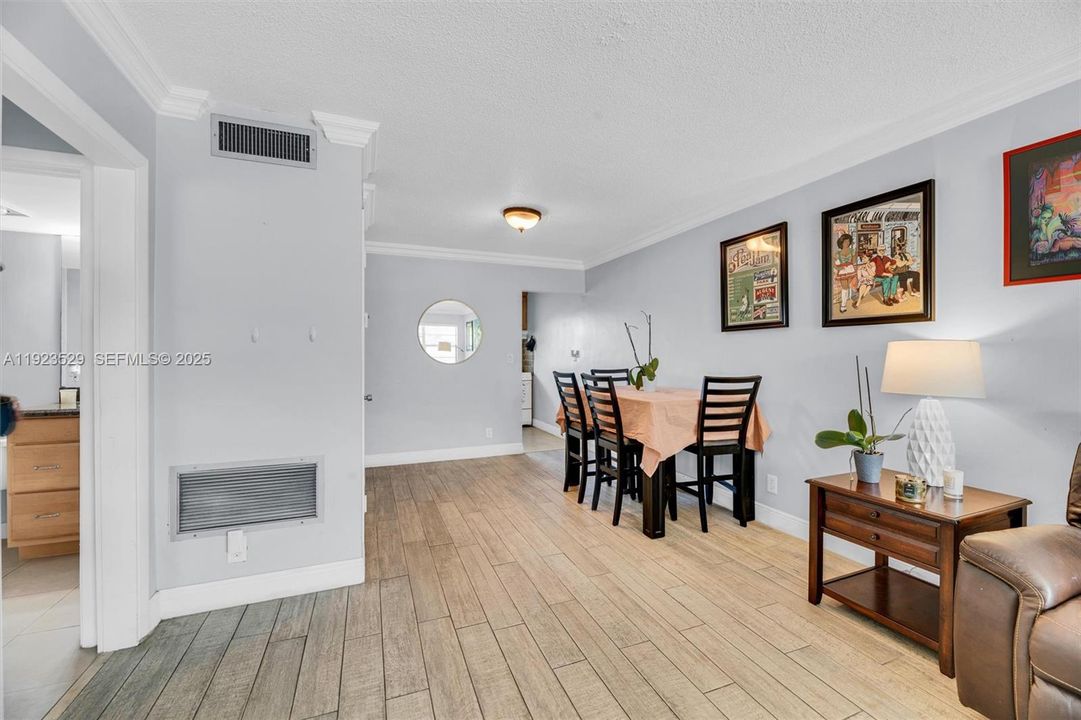 For Rent: $2,350 (2 beds, 2 baths, 800 Square Feet)