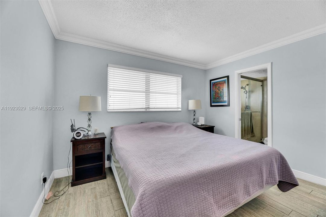 For Rent: $2,350 (2 beds, 2 baths, 800 Square Feet)