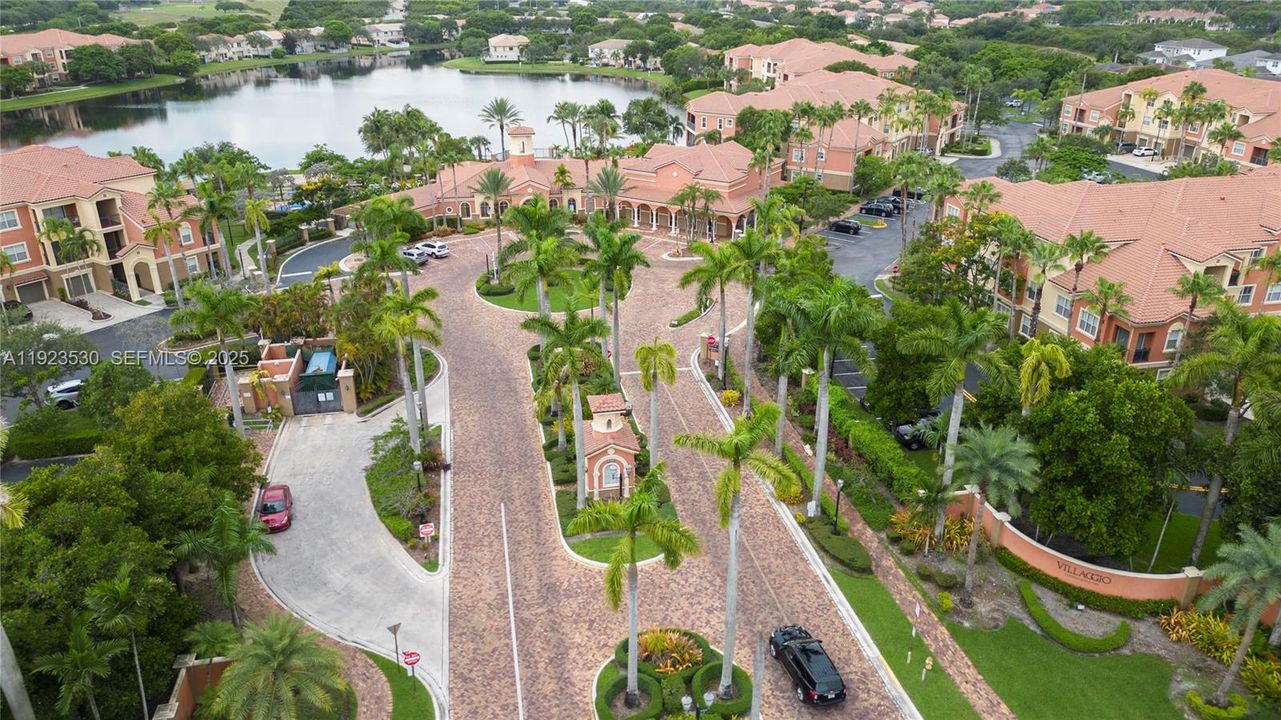 For Rent: $2,200 (1 beds, 1 baths, 723 Square Feet)