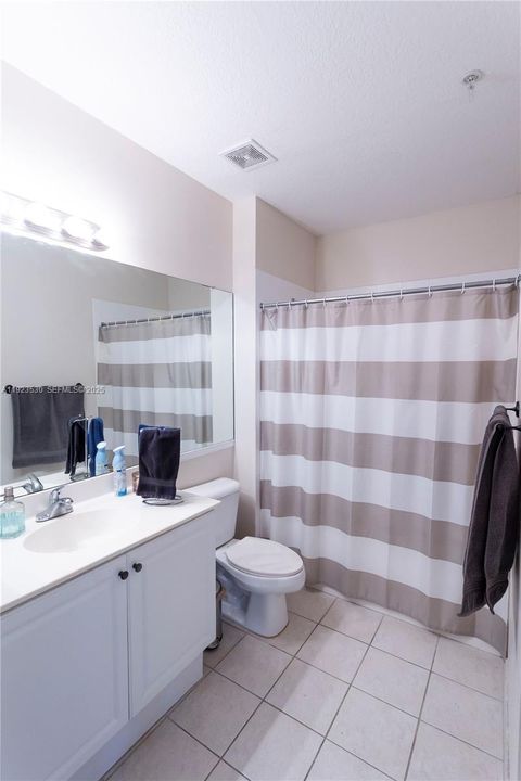 For Rent: $2,200 (1 beds, 1 baths, 723 Square Feet)