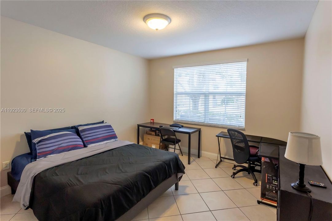 For Rent: $2,200 (1 beds, 1 baths, 723 Square Feet)