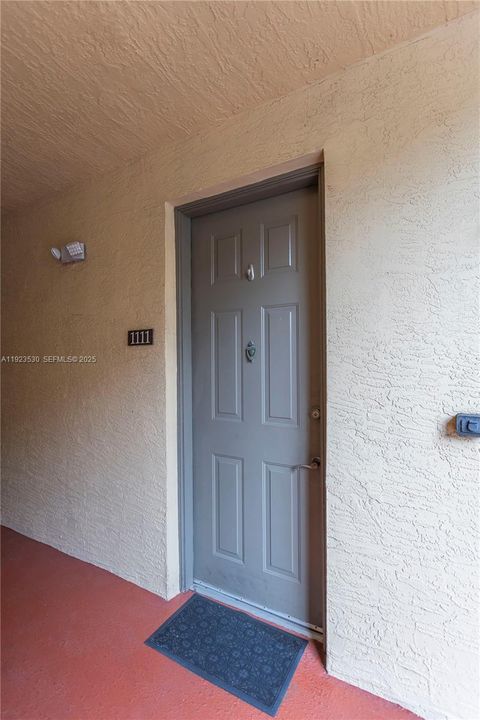 For Rent: $2,200 (1 beds, 1 baths, 723 Square Feet)